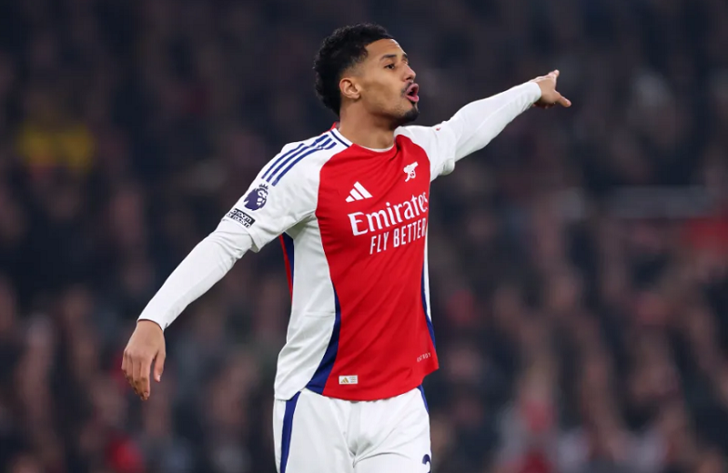 Lee Dixon ngợi ca Saliba: Khoảnh khắc phòng ngự mang dấu ấn siêu sao